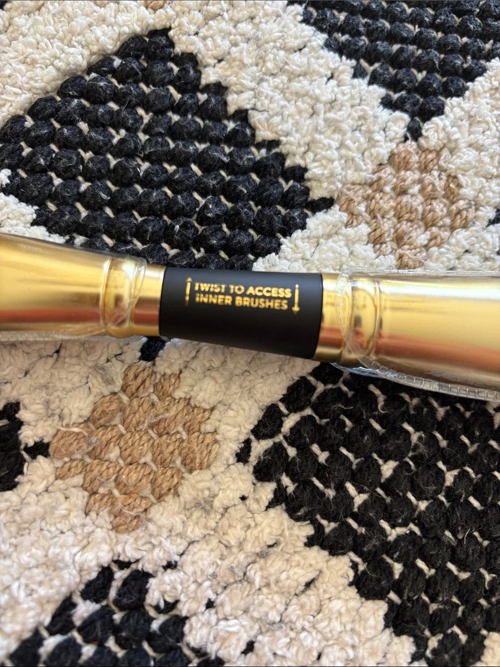 Laura Geller Dual-Ended 4-in-1 Makeup Brush - brand new!